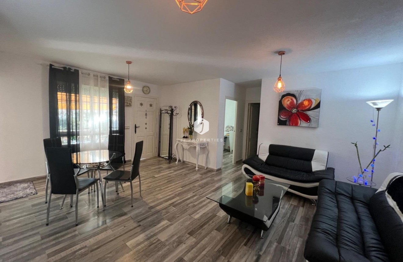 Resale - Chalet -
Torrevieja - Calas blanca