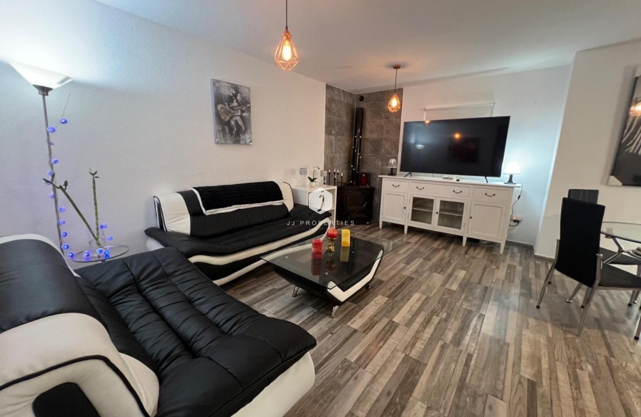 Resale - Chalet -
Torrevieja - Calas blanca