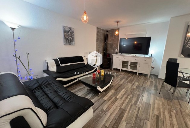 Resale - Chalet -
Torrevieja - Calas blanca