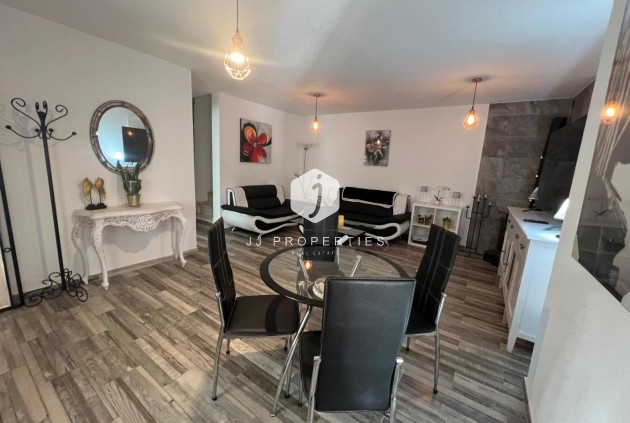 Resale - Chalet -
Torrevieja - Calas blanca