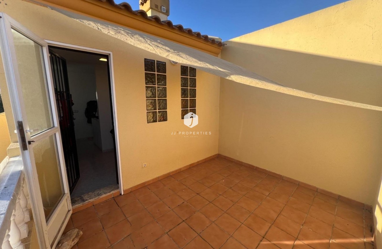 Resale - Chalet -
Torrevieja - Calas blanca