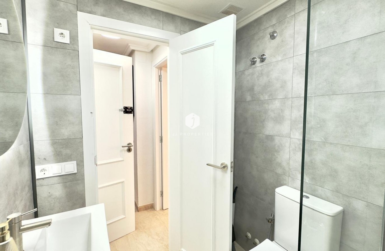 D'occasion - Appartement -
Torrevieja - Centro