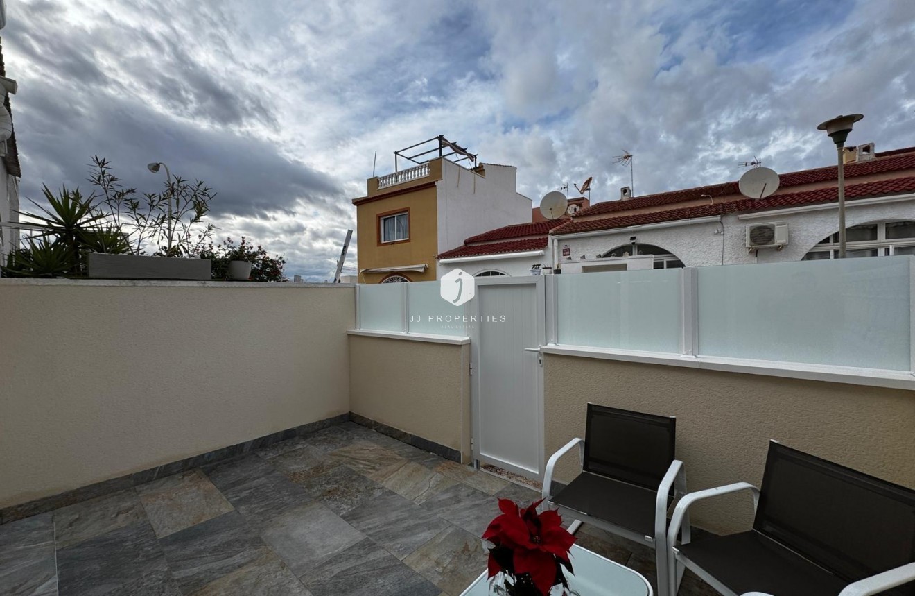 Resale - Bungalow -
Torrevieja - La Siesta - El Salado - Torreta