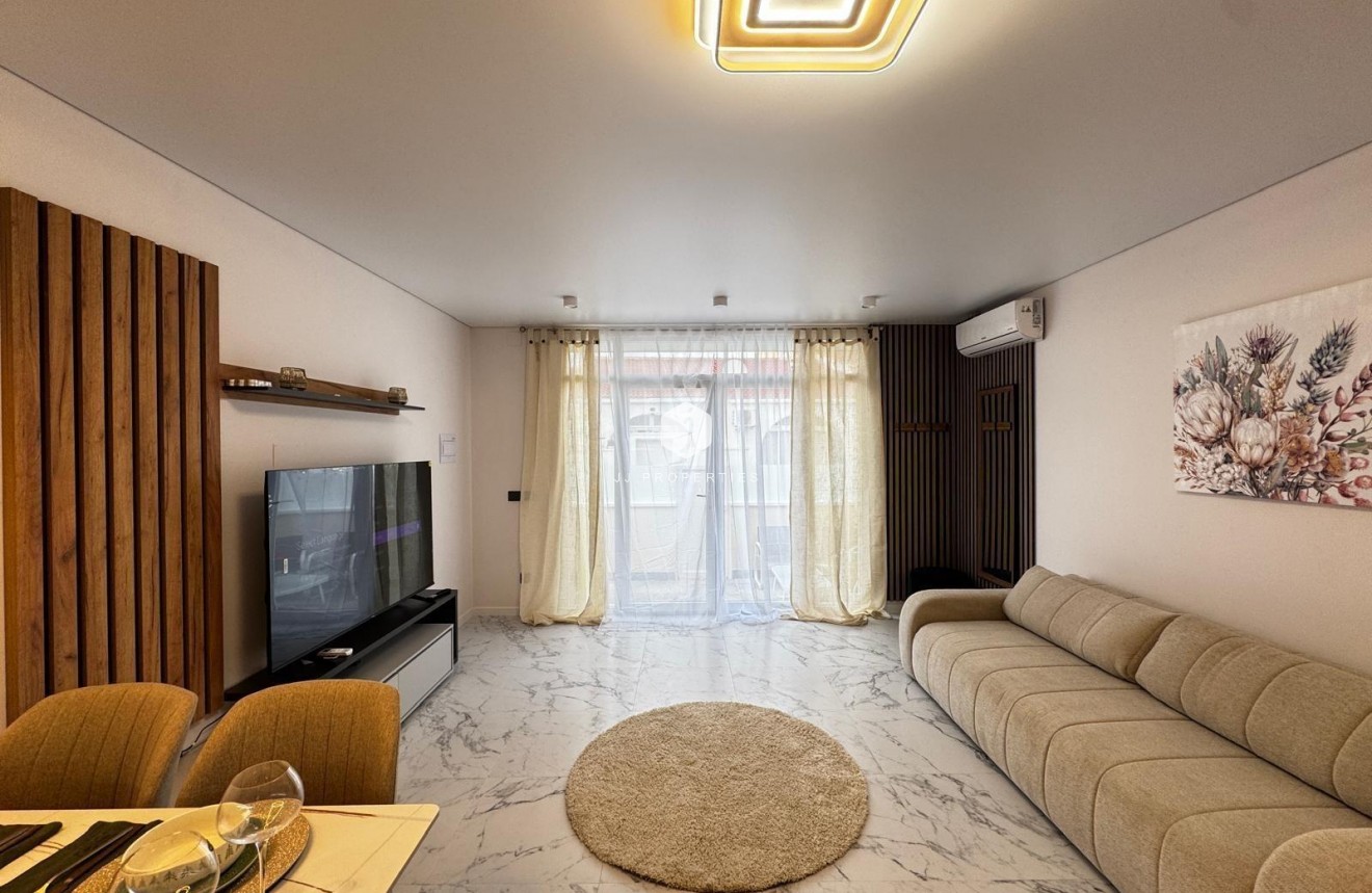 Resale - Bungalow -
Torrevieja - La Siesta - El Salado - Torreta