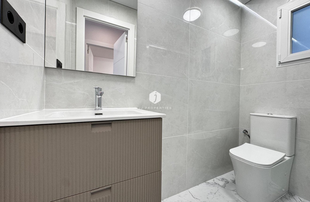 Resale - Bungalow -
Torrevieja - La Siesta - El Salado - Torreta