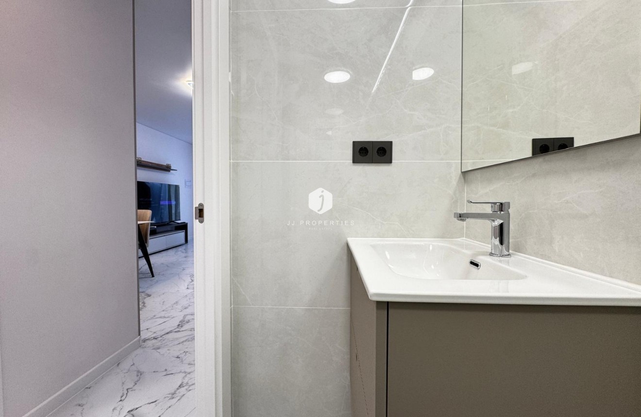 Resale - Bungalow -
Torrevieja - La Siesta - El Salado - Torreta