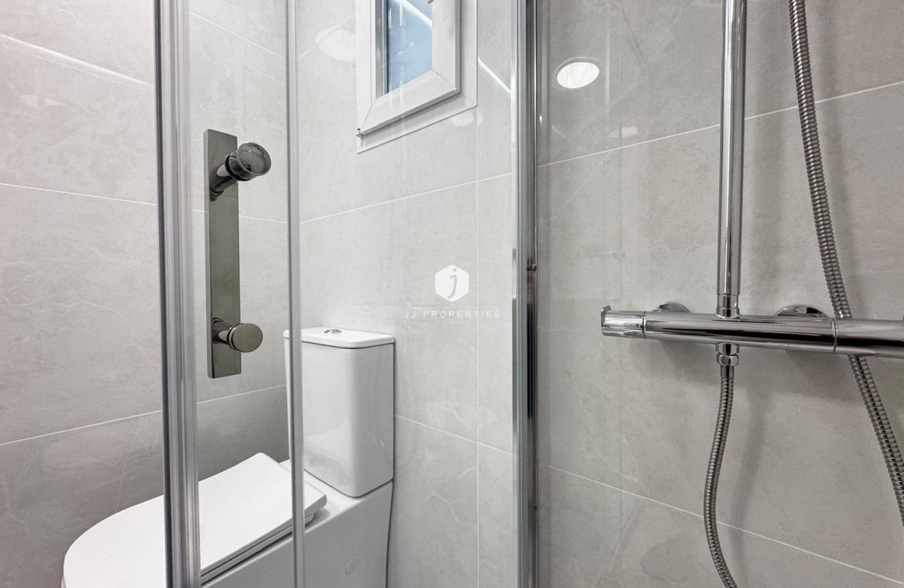 Resale - Bungalow -
Torrevieja - La Siesta - El Salado - Torreta