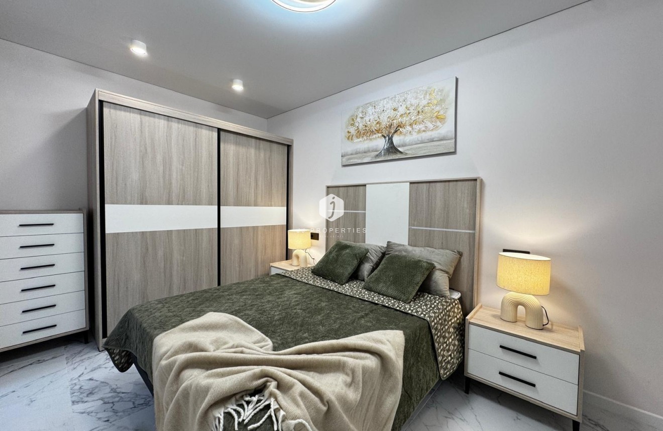 Resale - Bungalow -
Torrevieja - La Siesta - El Salado - Torreta