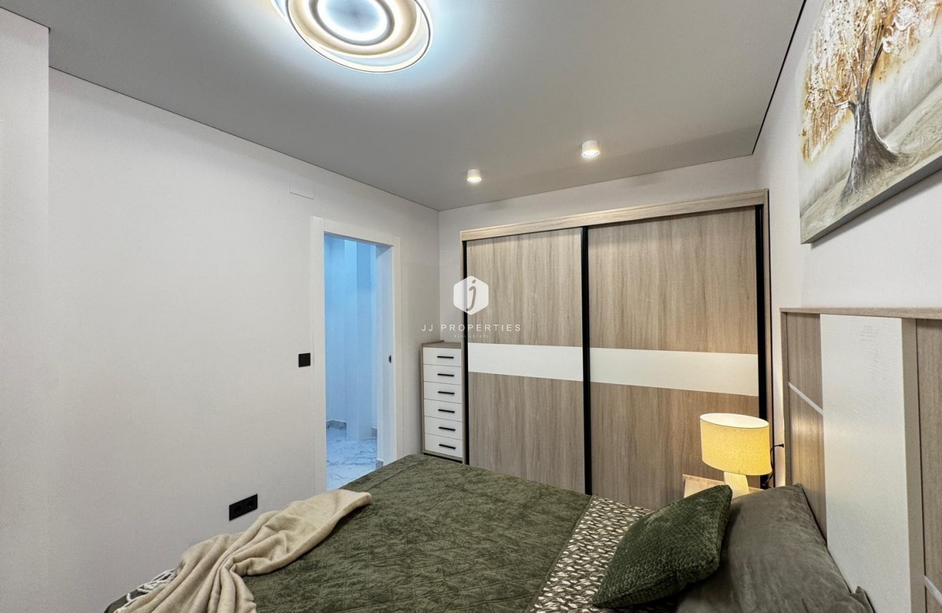 Resale - Bungalow -
Torrevieja - La Siesta - El Salado - Torreta