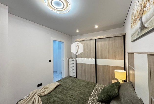 Resale - Bungalow -
Torrevieja - La Siesta - El Salado - Torreta