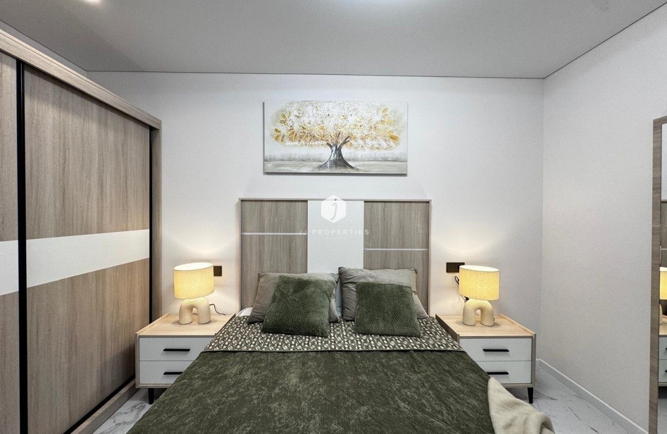 Resale - Bungalow -
Torrevieja - La Siesta - El Salado - Torreta