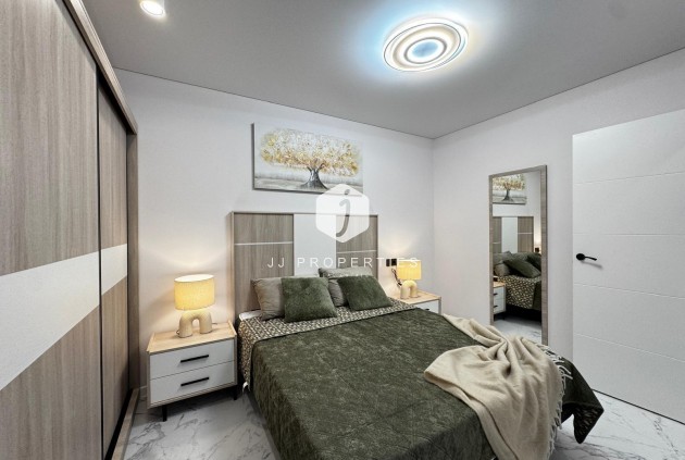 Resale - Bungalow -
Torrevieja - La Siesta - El Salado - Torreta