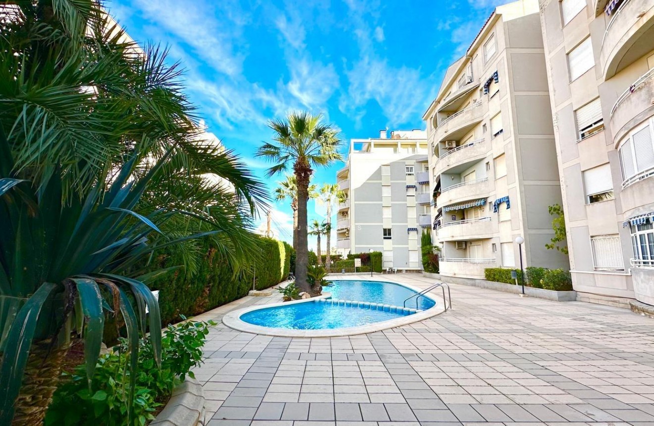 Resale - Apartment / flat -
Torrevieja - Playa del Cura