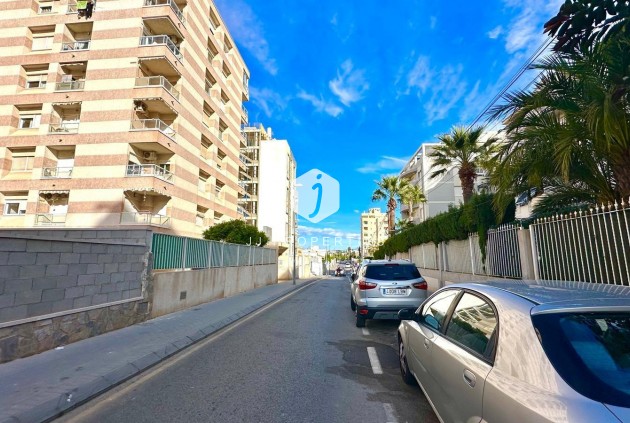 Resale - Apartment / flat -
Torrevieja - Playa del Cura