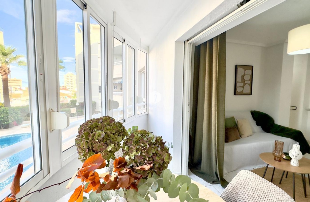 Resale - Apartment / flat -
Torrevieja - Playa del Cura