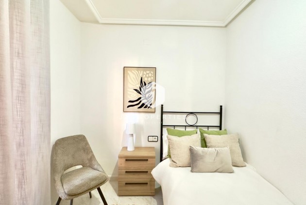 Resale - Apartment / flat -
Torrevieja - Playa del Cura