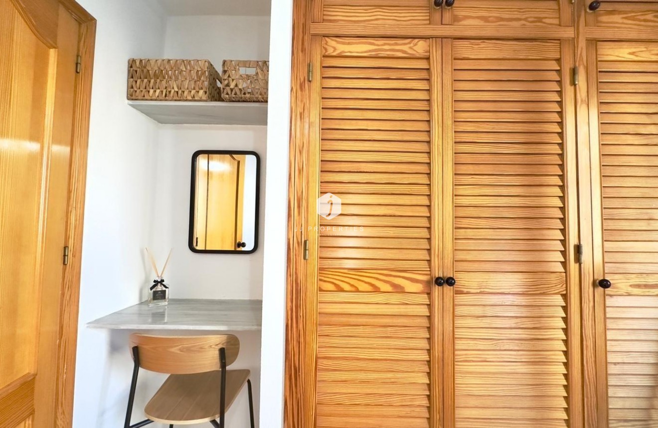 Resale - Apartment / flat -
Torrevieja - Playa del Cura