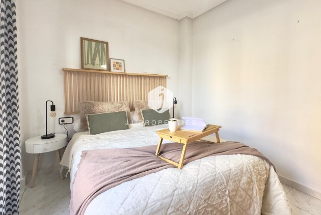 Resale - Apartment / flat -
Torrevieja - Playa del Cura