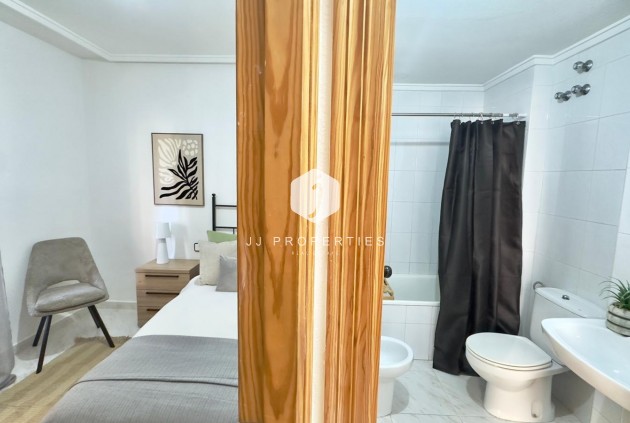 Resale - Apartment / flat -
Torrevieja - Playa del Cura