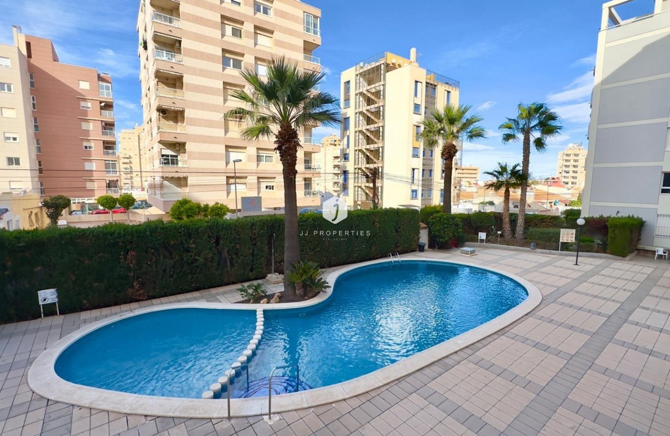 Resale - Apartment / flat -
Torrevieja - Playa del Cura