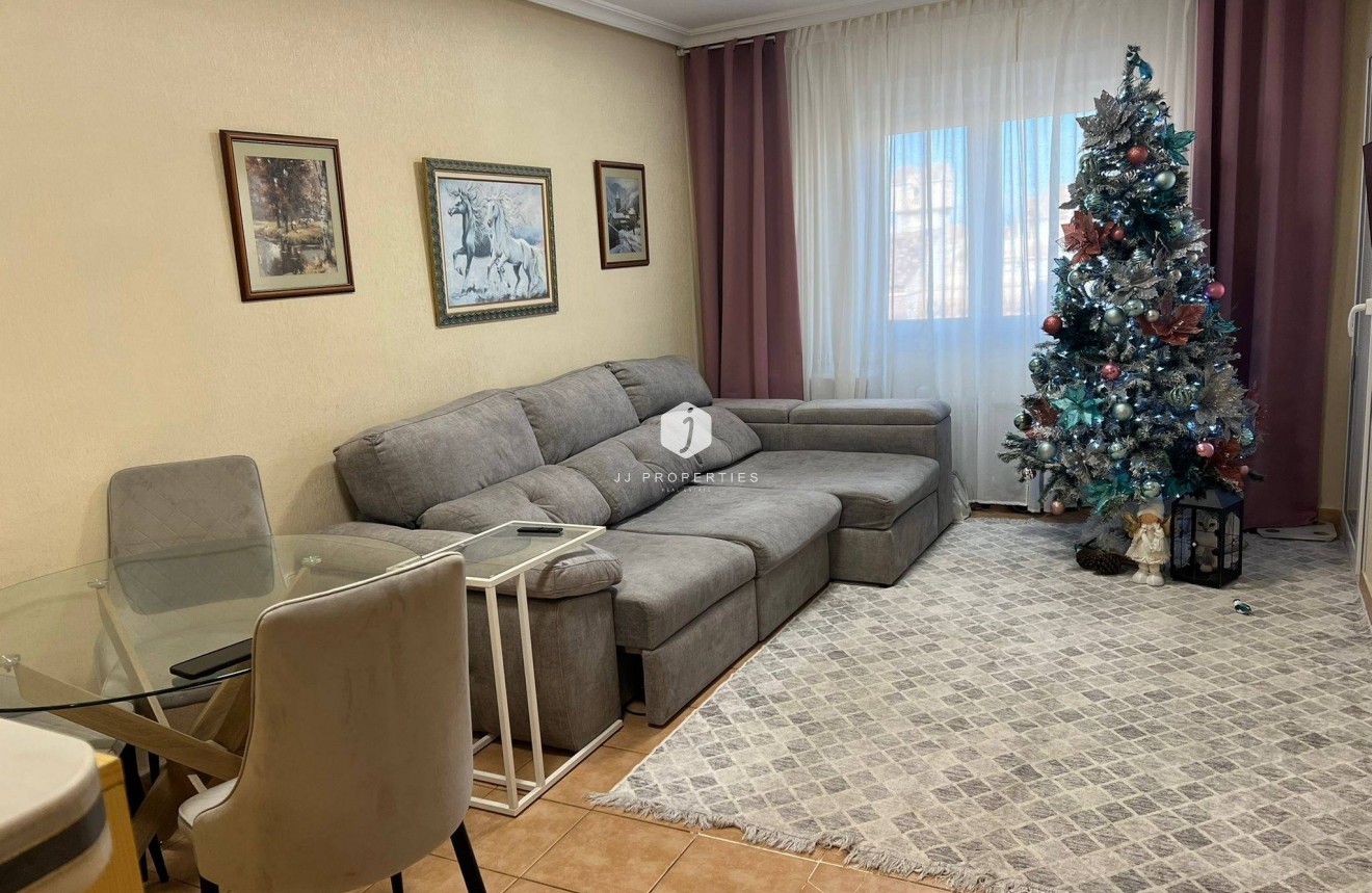 Resale - Apartment / flat -
Torrevieja - aguas nuevas
