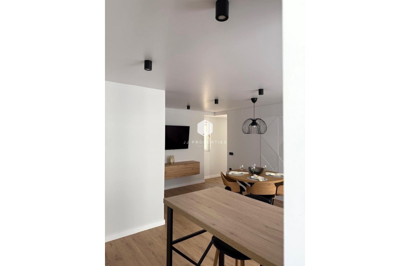 Segunda mano - Apartamento / piso -
Torrevieja - Paseo maritimo