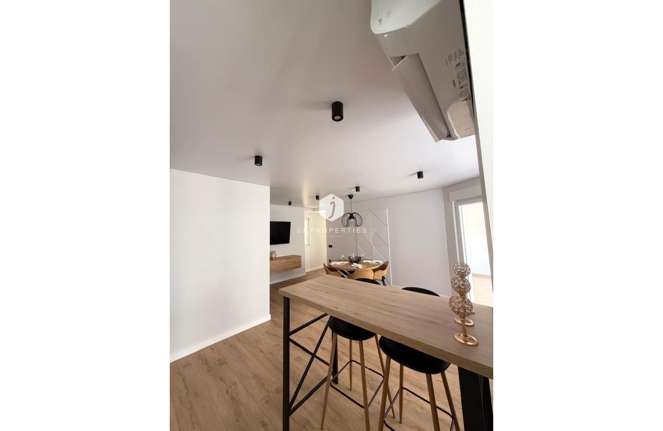 Segunda mano - Apartamento / piso -
Torrevieja - Paseo maritimo