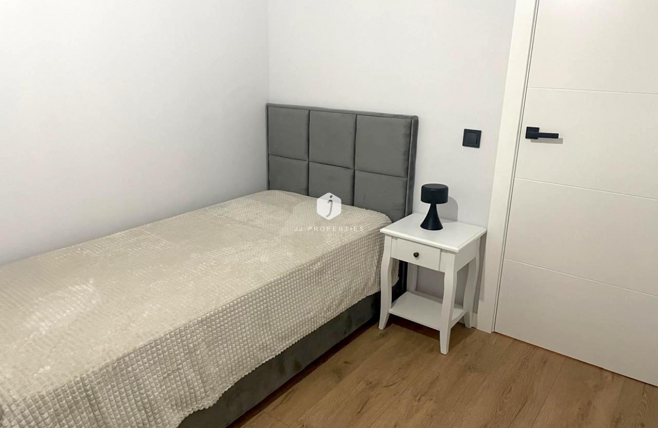 Segunda mano - Apartamento / piso -
Torrevieja - Paseo maritimo
