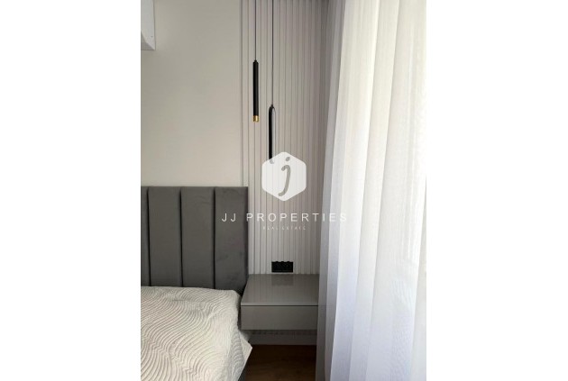 Segunda mano - Apartamento / piso -
Torrevieja - Paseo maritimo