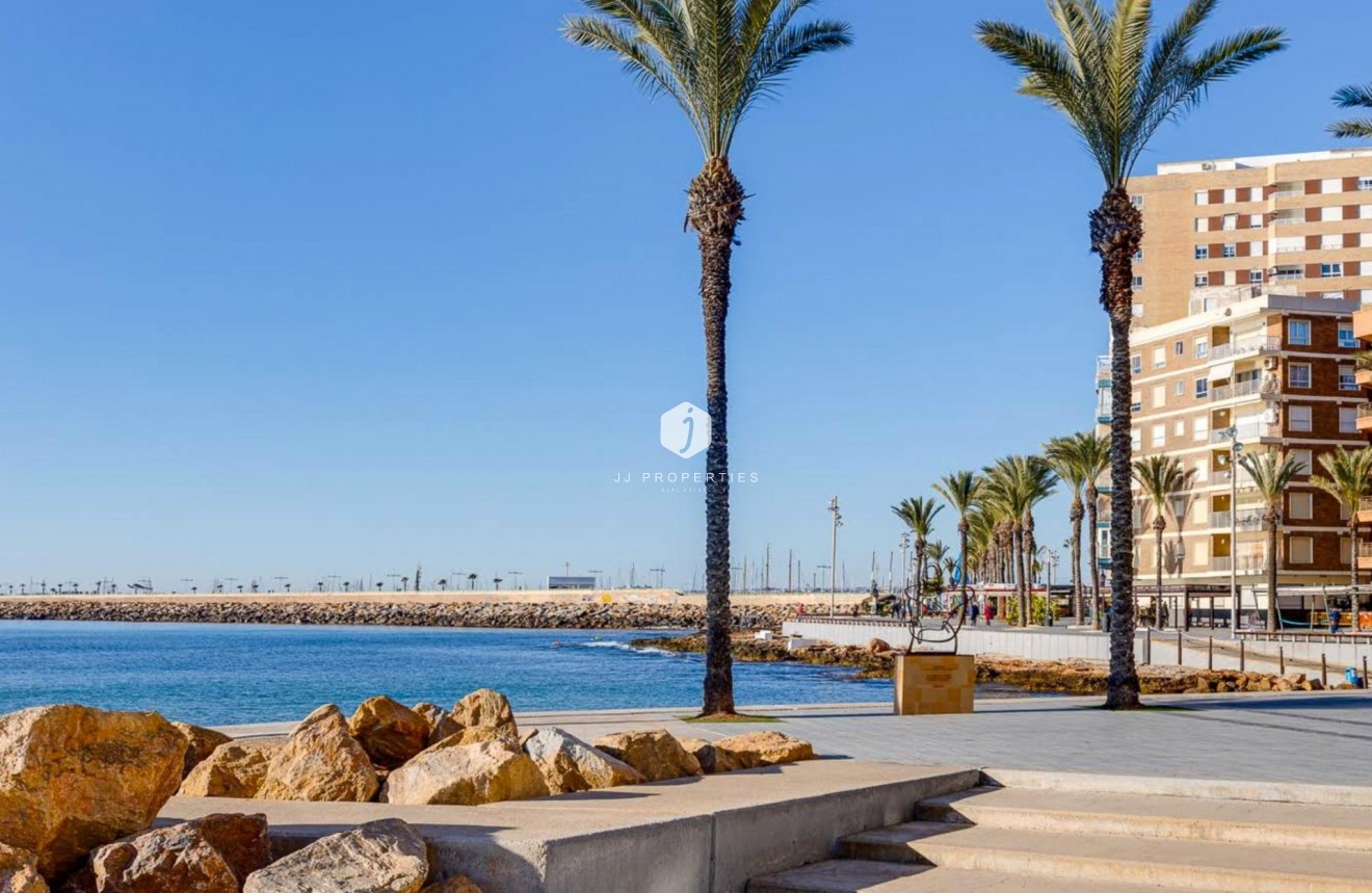 Segunda mano - Apartamento / piso -
Torrevieja - Paseo maritimo
