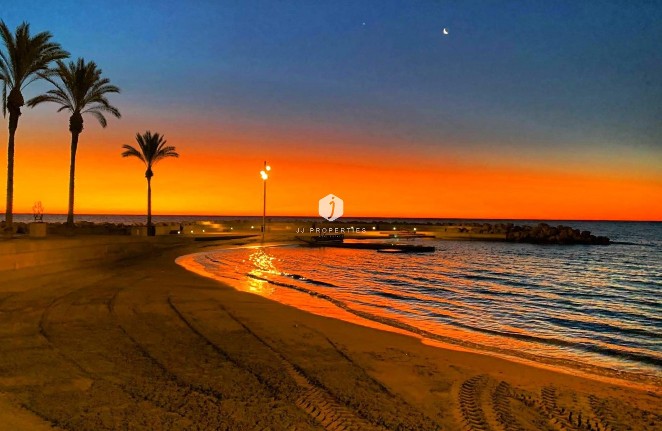 Segunda mano - Apartamento / piso -
Torrevieja - Paseo maritimo