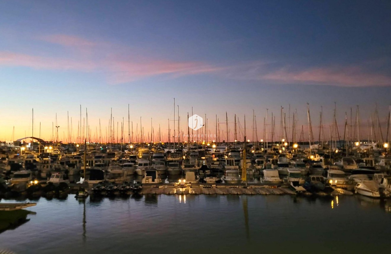 Segunda mano - Apartamento / piso -
Torrevieja - Paseo maritimo