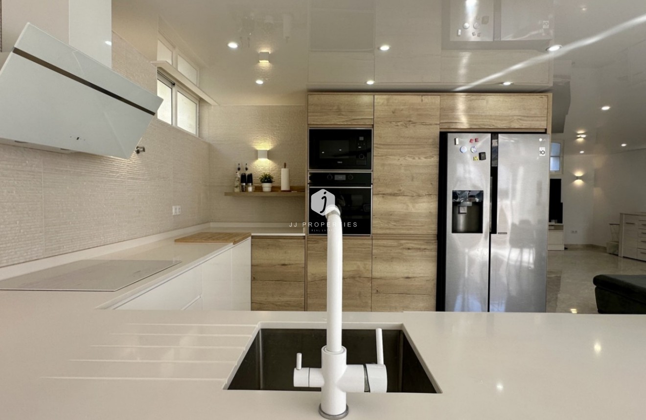 Resale - Villa -
Orihuela Costa - Costa Blanca