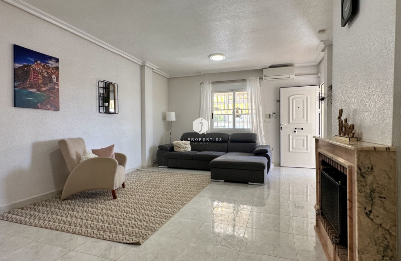 Resale - Villa -
Orihuela Costa - Costa Blanca