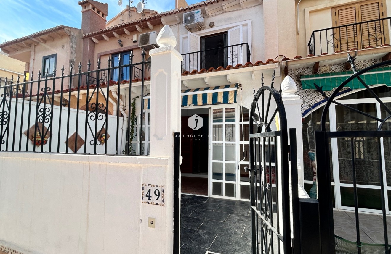 Resale - Chalet -
El Chaparral - Inland