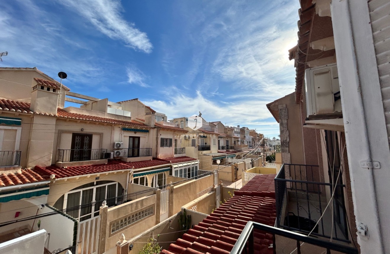 Resale - Chalet -
El Chaparral - Inland