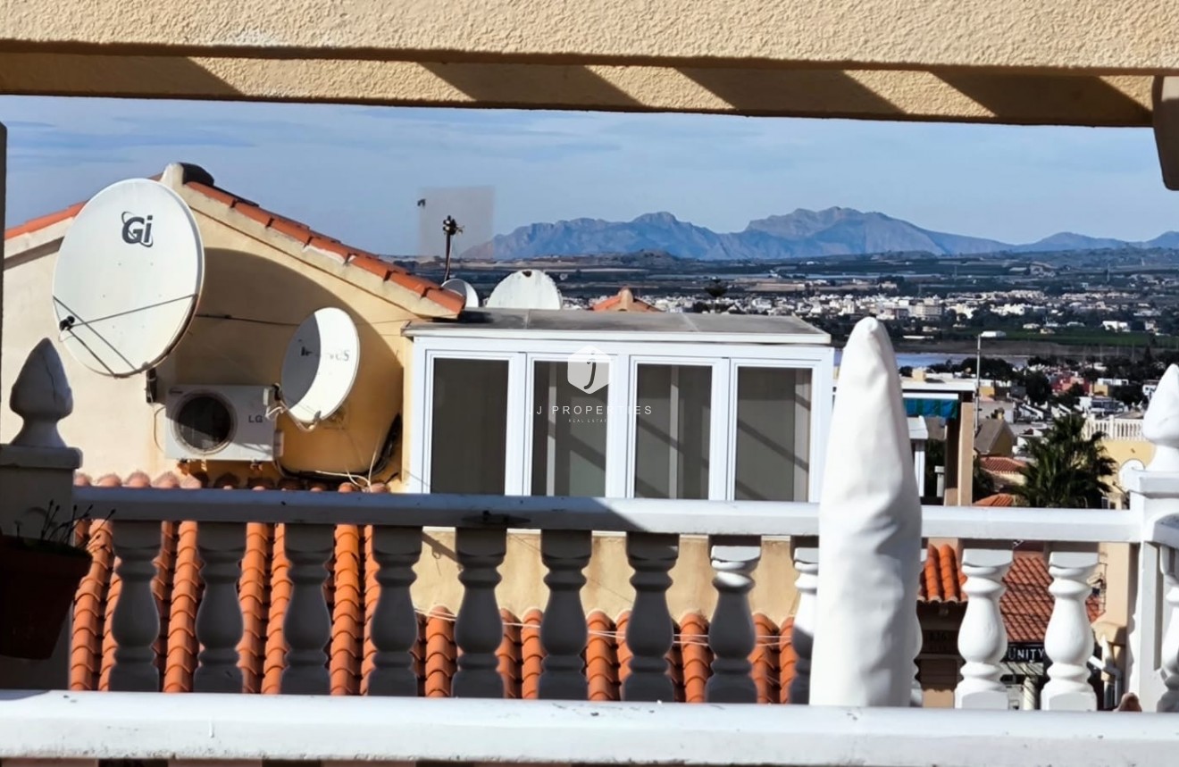 Resale - Chalet -
El Chaparral - Inland