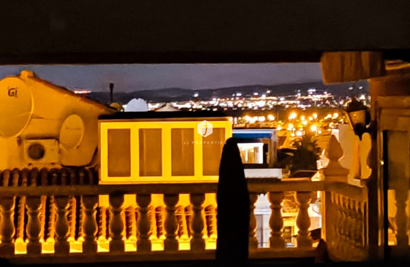 Resale - Chalet -
El Chaparral - Inland