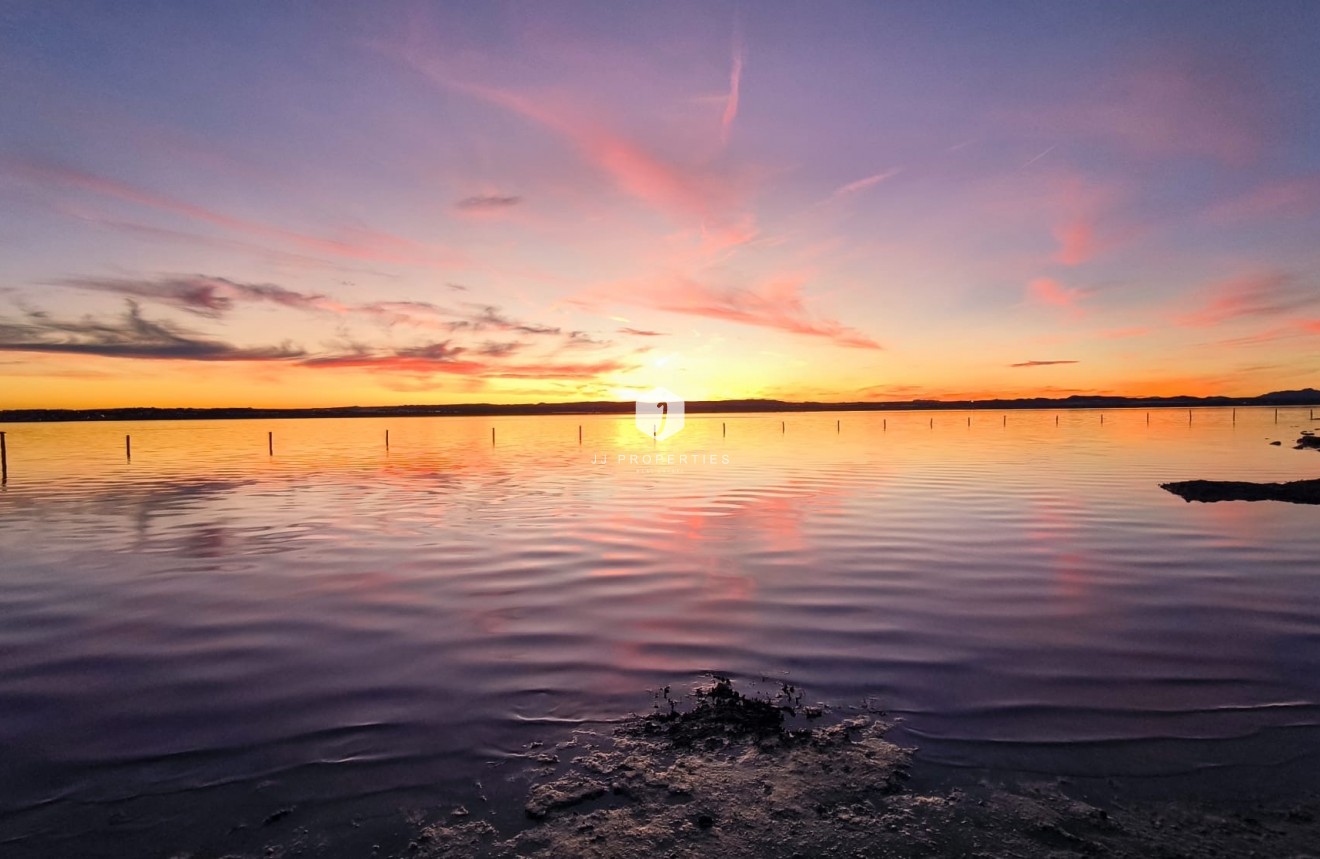 Resale - Chalet -
El Chaparral - Inland