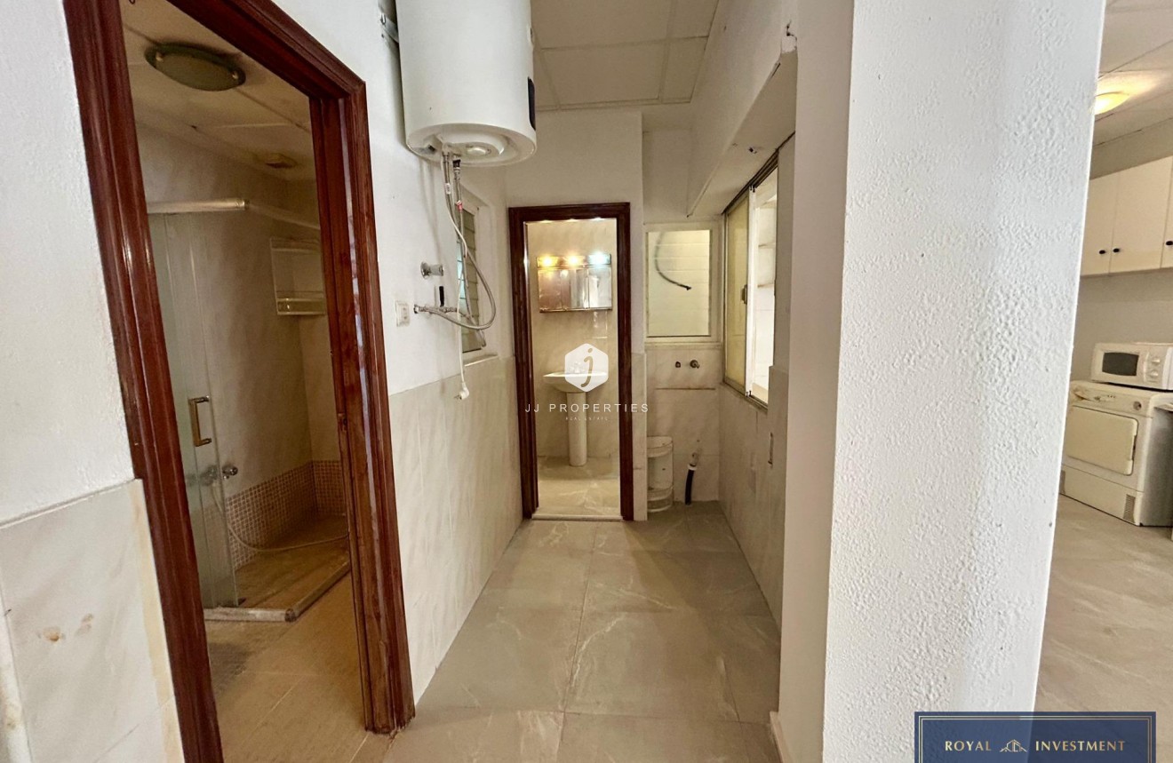 Resale - Apartment / flat -
Torrevieja - Centro