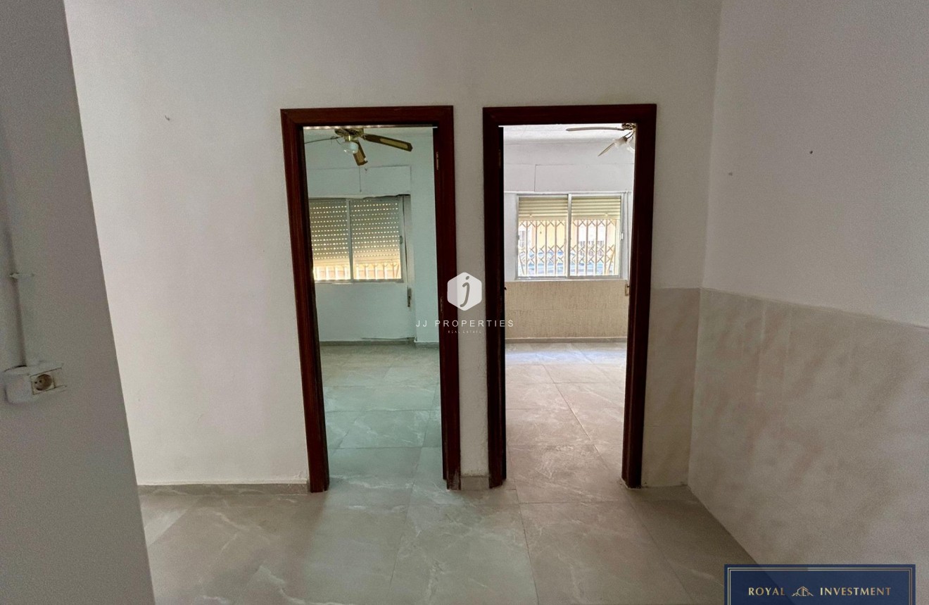 Resale - Apartment / flat -
Torrevieja - Centro