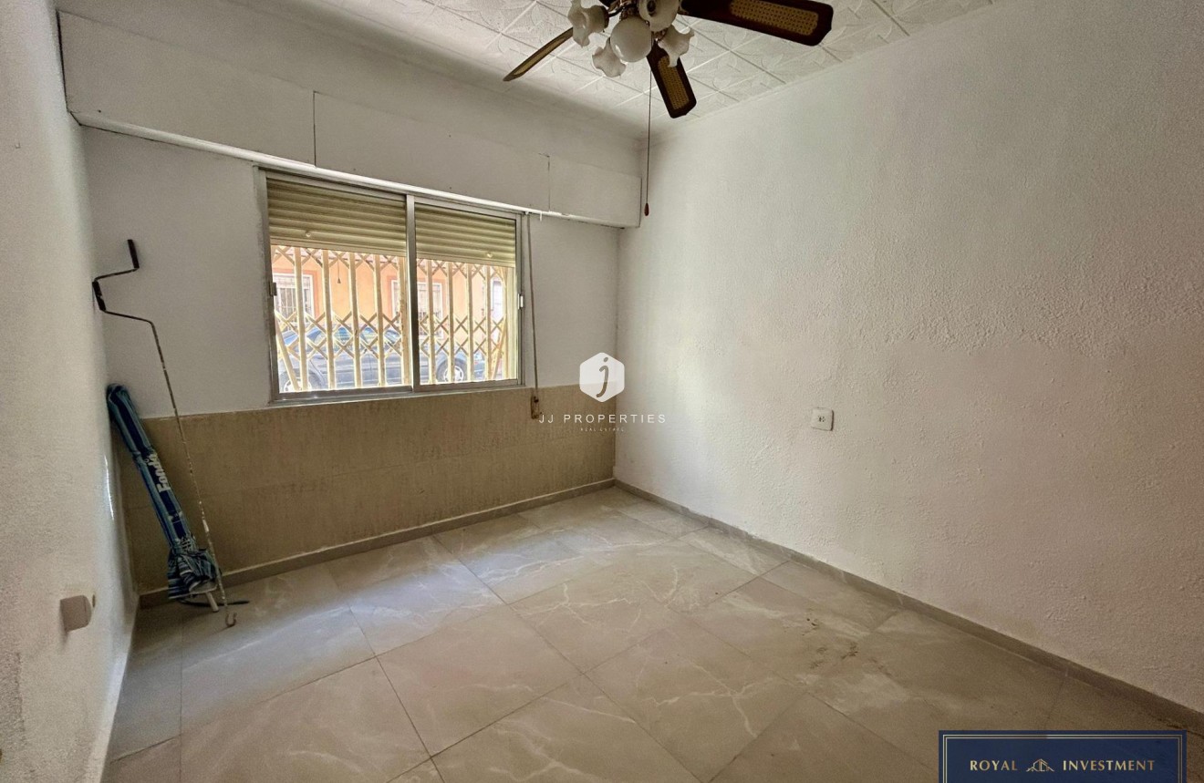 Resale - Apartment / flat -
Torrevieja - Centro