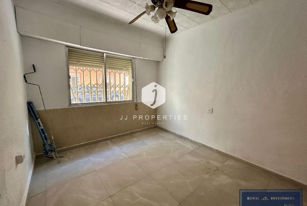 Resale - Apartment / flat -
Torrevieja - Centro