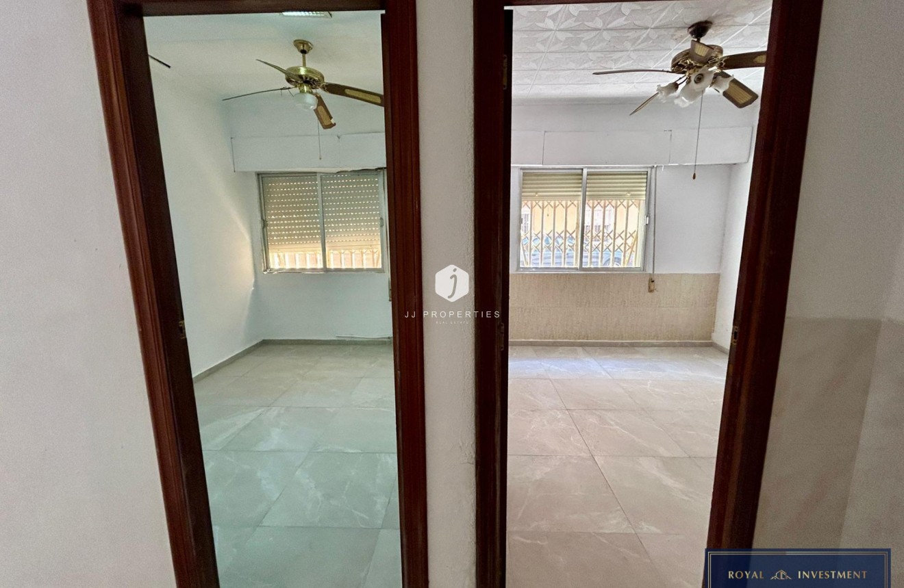 Resale - Apartment / flat -
Torrevieja - Centro