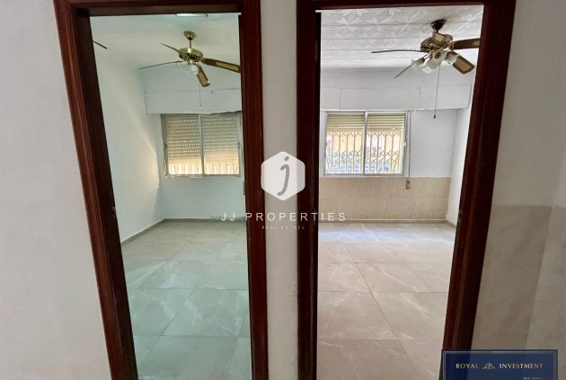 Resale - Apartment / flat -
Torrevieja - Centro