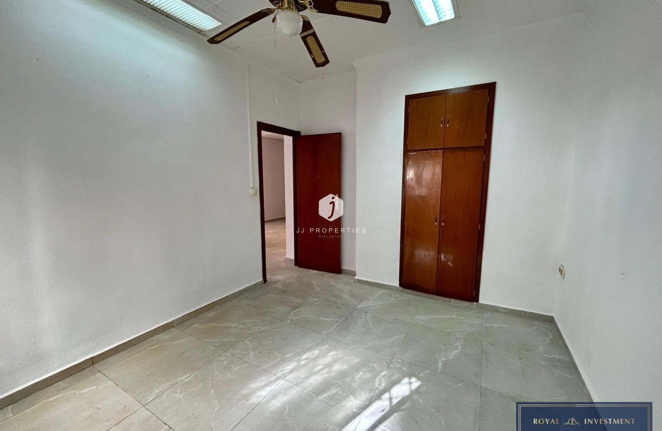 Resale - Apartment / flat -
Torrevieja - Centro