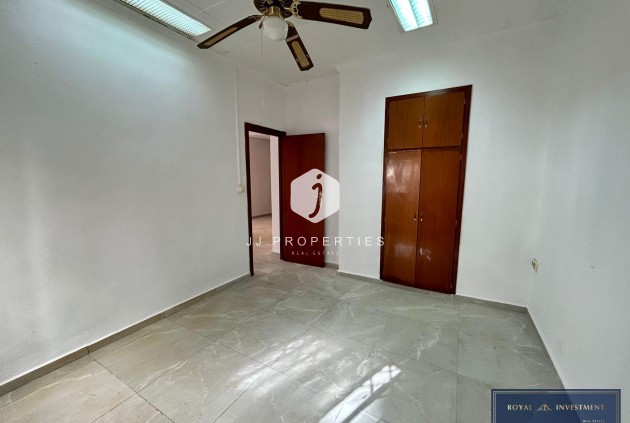 Resale - Apartment / flat -
Torrevieja - Centro