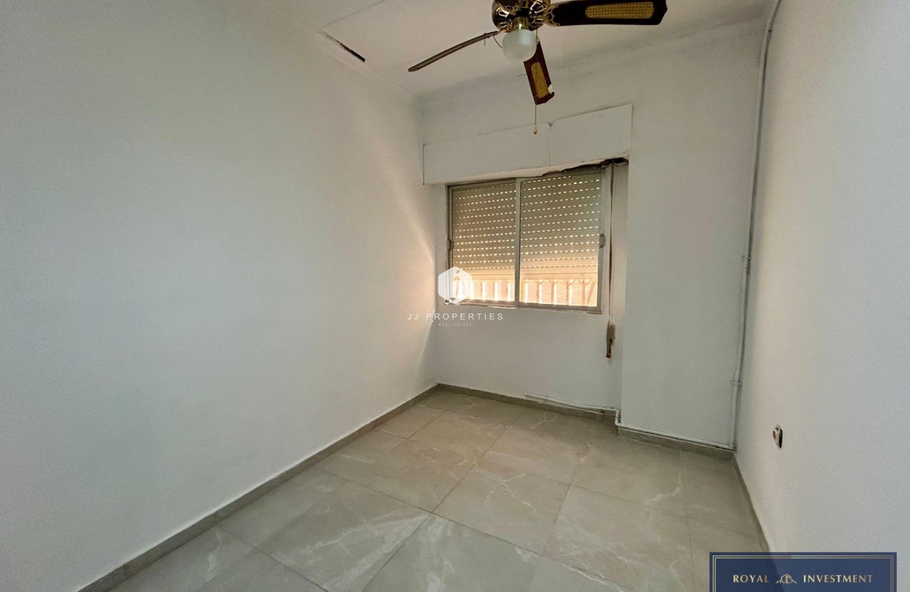 Resale - Apartment / flat -
Torrevieja - Centro