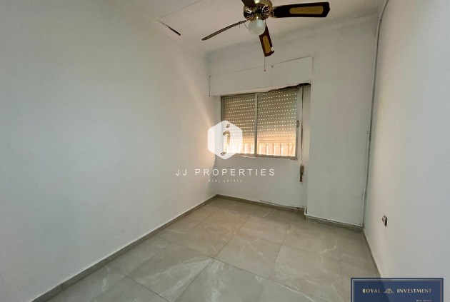 Resale - Apartment / flat -
Torrevieja - Centro