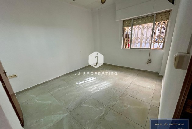 Resale - Apartment / flat -
Torrevieja - Centro